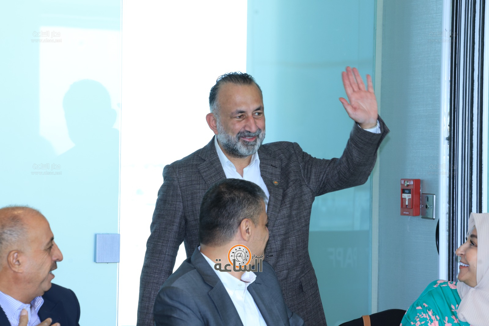 Madar Al-Saa Images 0.5841121124868811