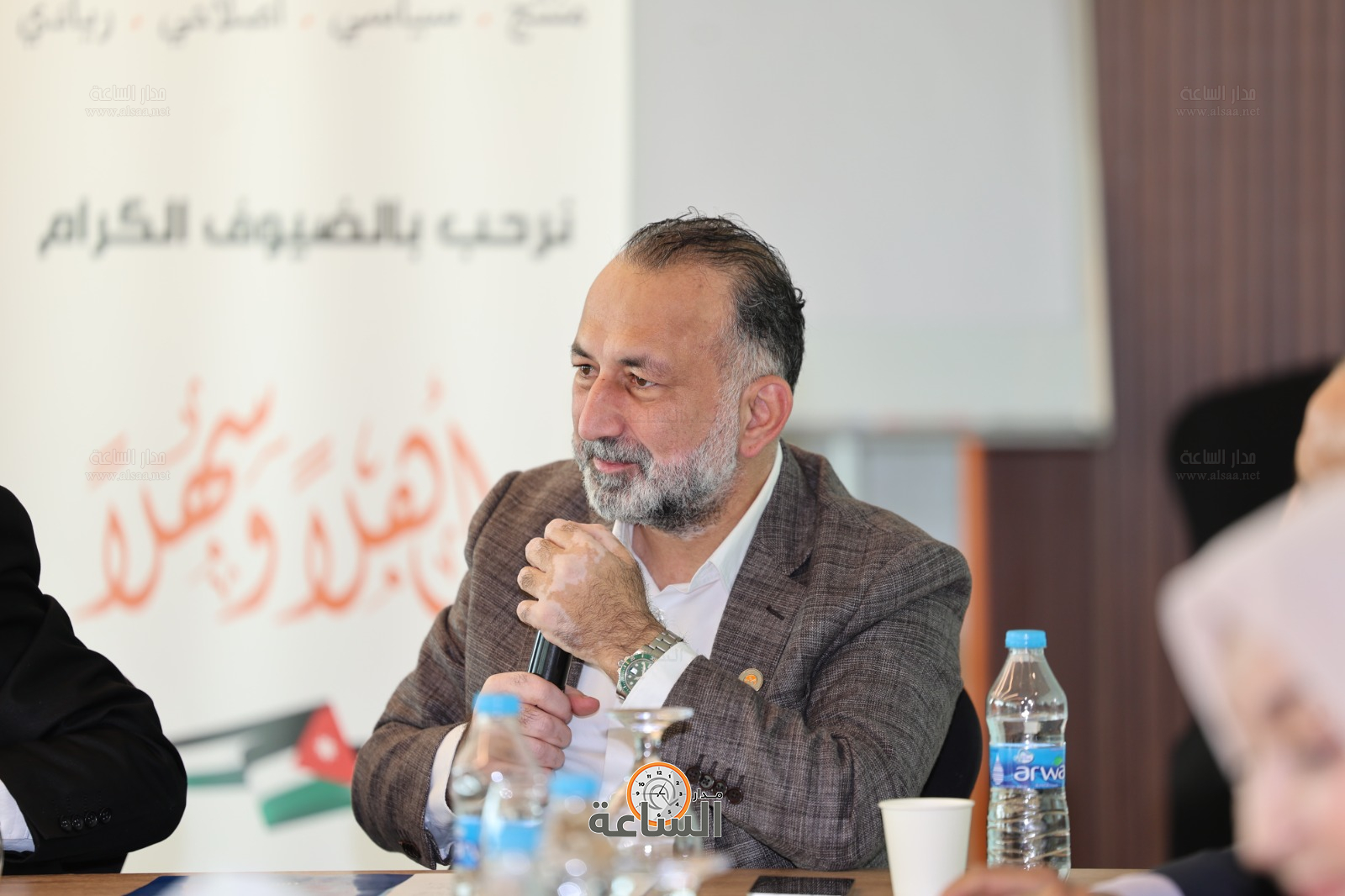 Madar Al-Saa Images 0.7958382660608219