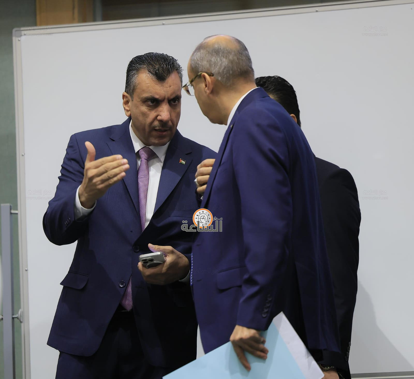 Madar Al-Saa Images 0.533460938836455