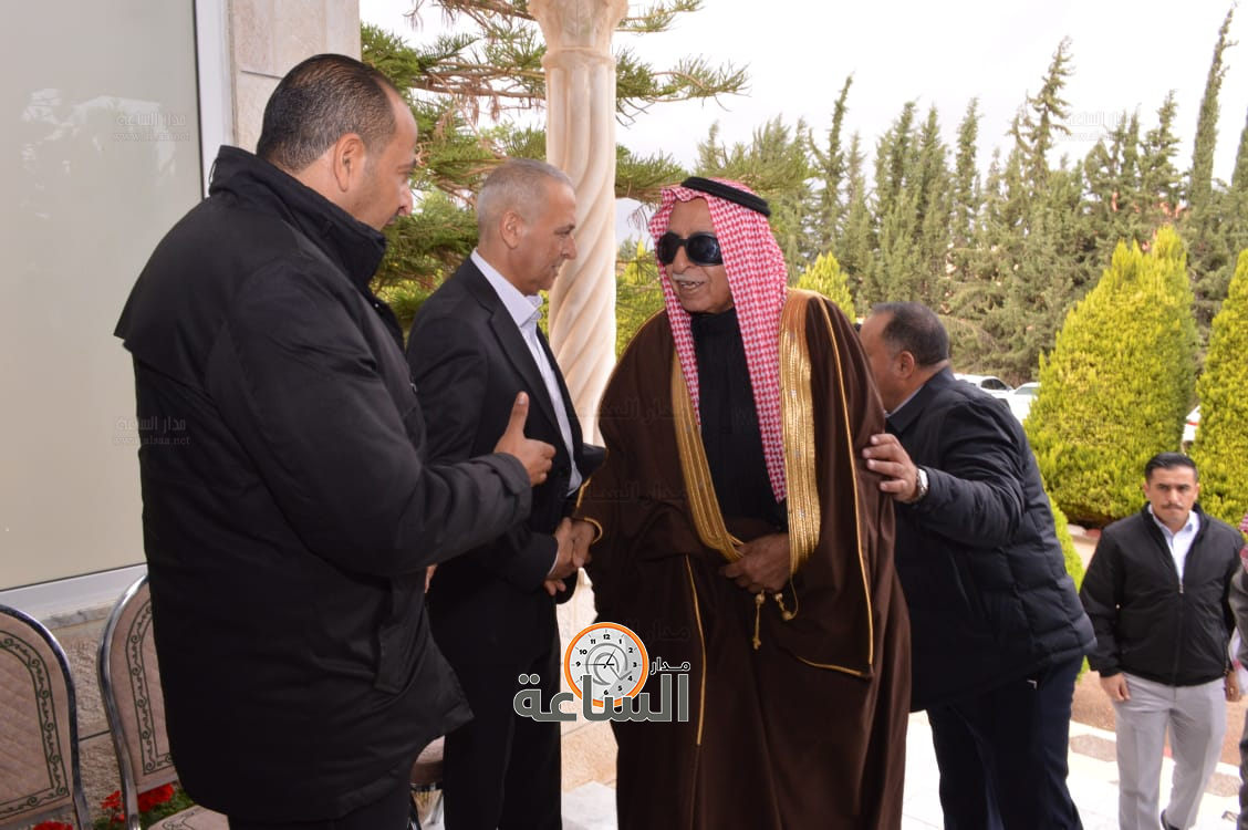 Madar Al-Saa Images 0.47464061189601015