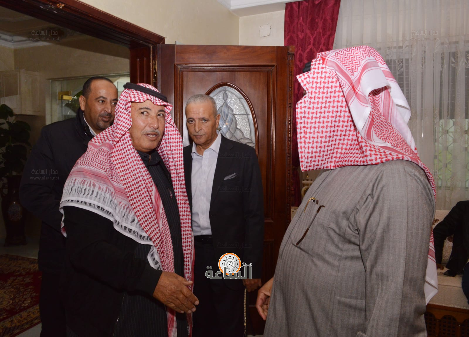 Madar Al-Saa Images 0.9434806901131125