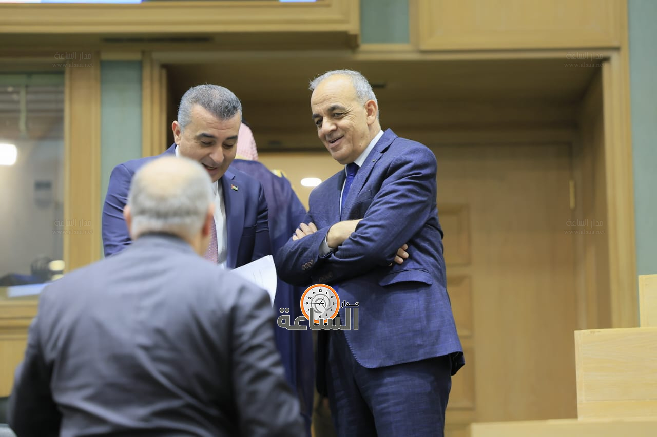 Madar Al-Saa Images 0.7015505949841471