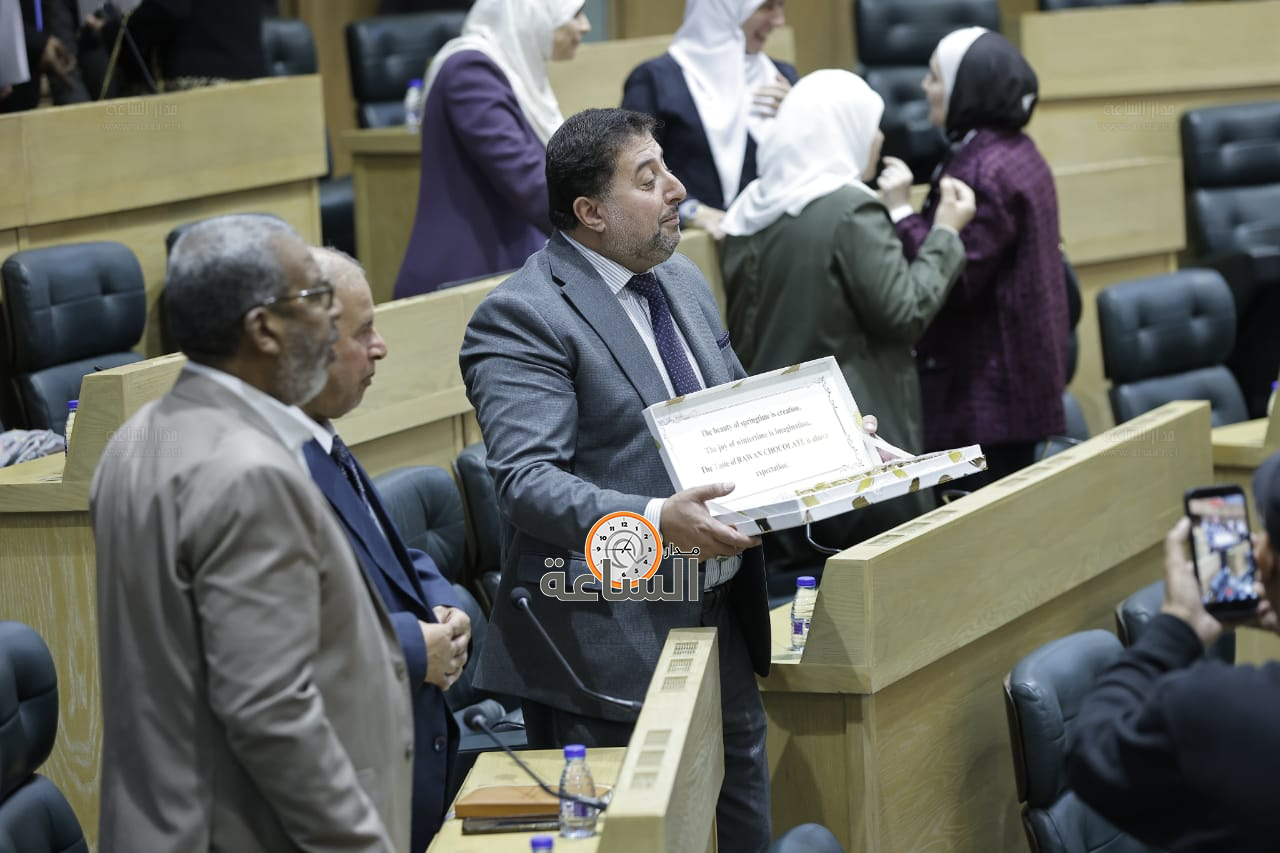 Madar Al-Saa Images 0.711270565566992