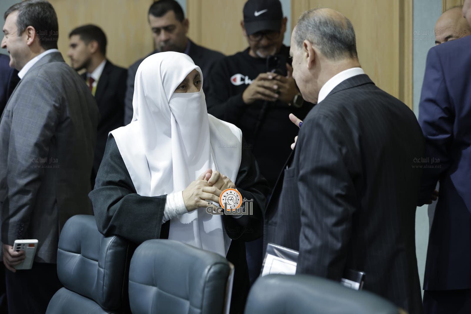 Madar Al-Saa Images 0.8657795143954238