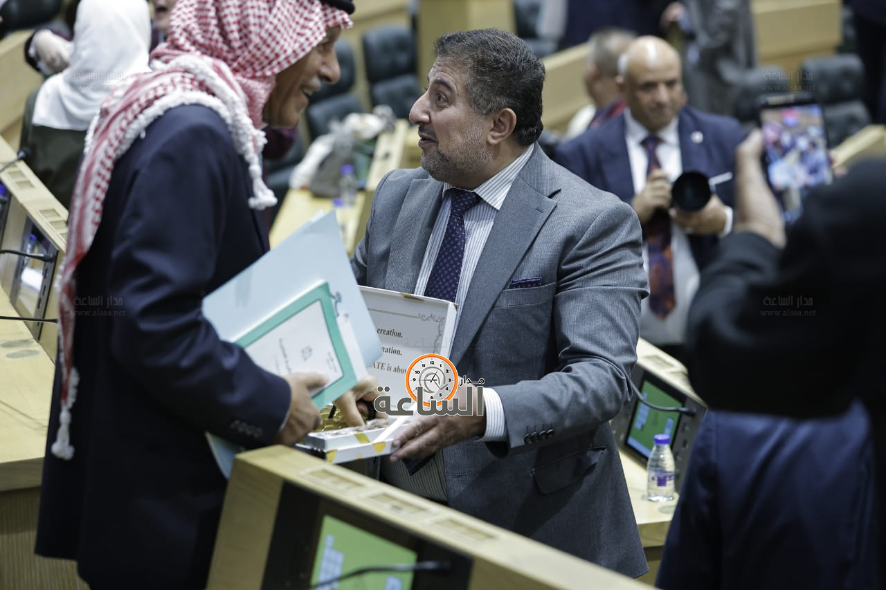 Madar Al-Saa Images 0.9849547650060989