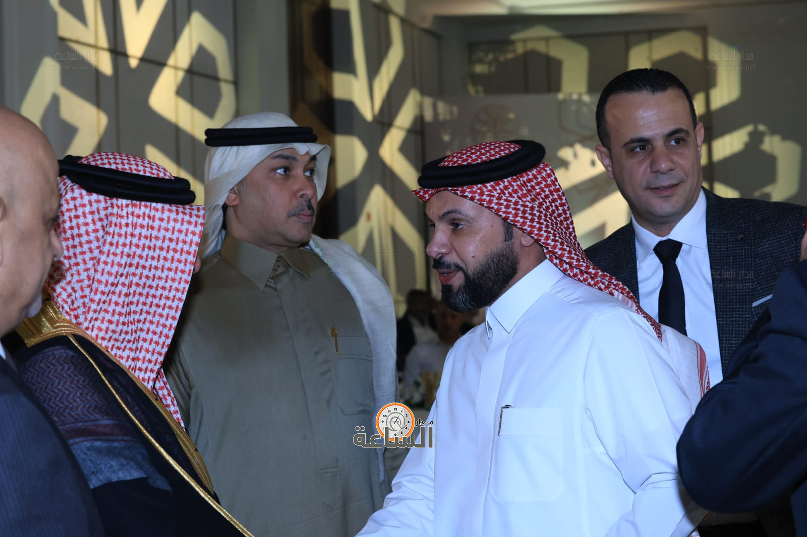 Madar Al-Saa Images 0.8873965296295229