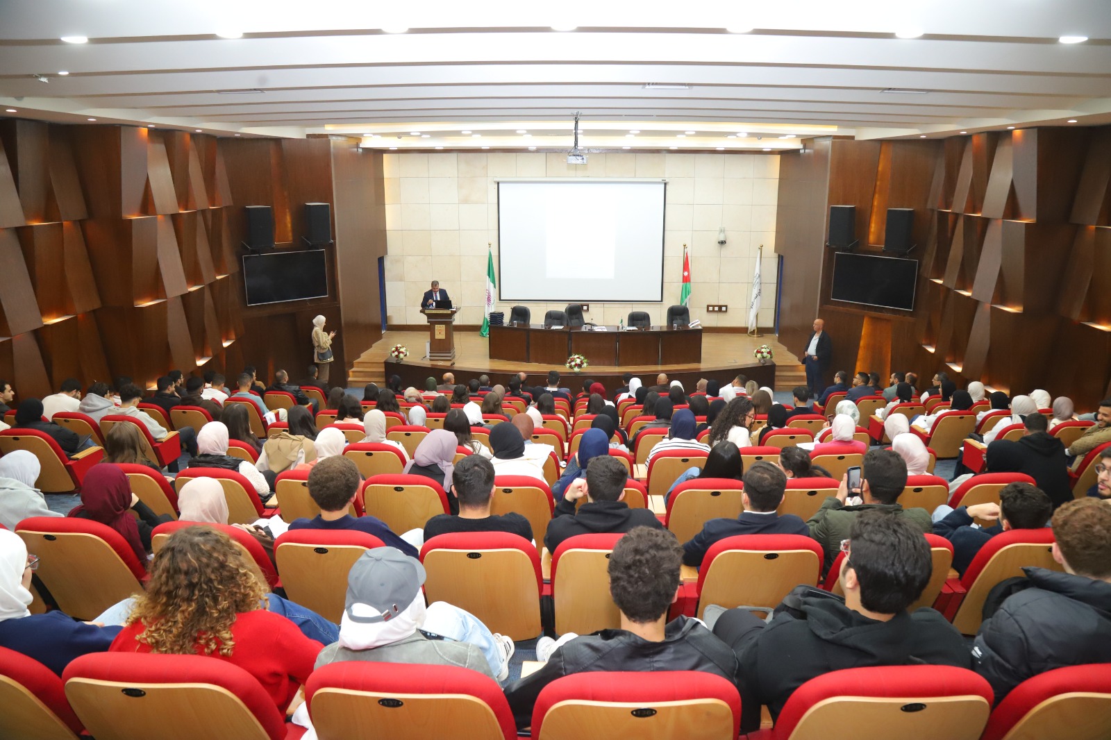 Madar Al-Saa Images 0.49393846979695555