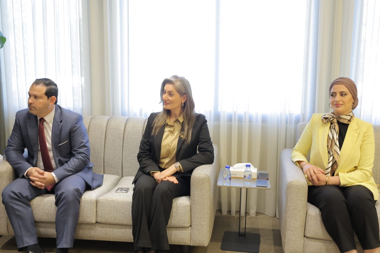 Madar Al-Saa Images 0.9081346032010785