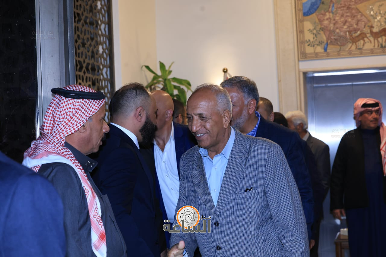 Madar Al-Saa Images 0.39087960889295936