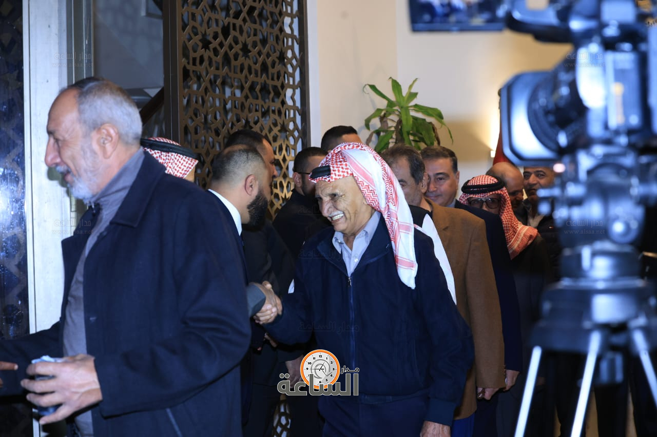 Madar Al-Saa Images 0.3540068386050602