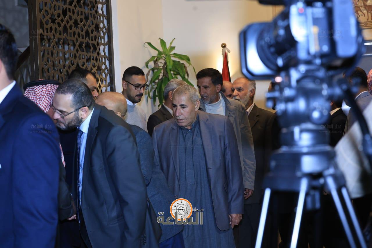 Madar Al-Saa Images 0.4947026740280127