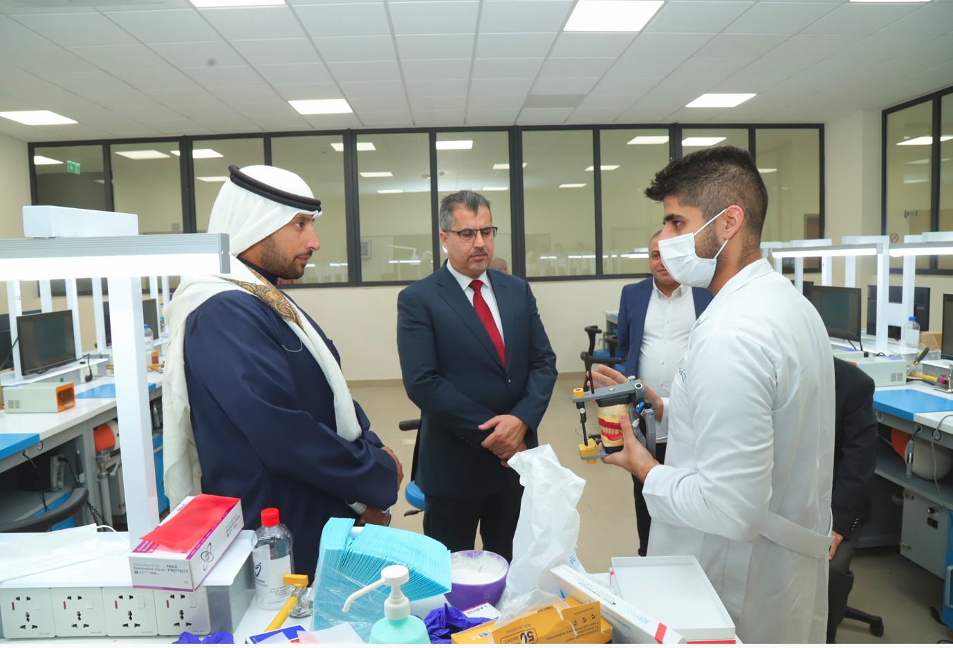 Madar Al-Saa Images 0.9775645148743846