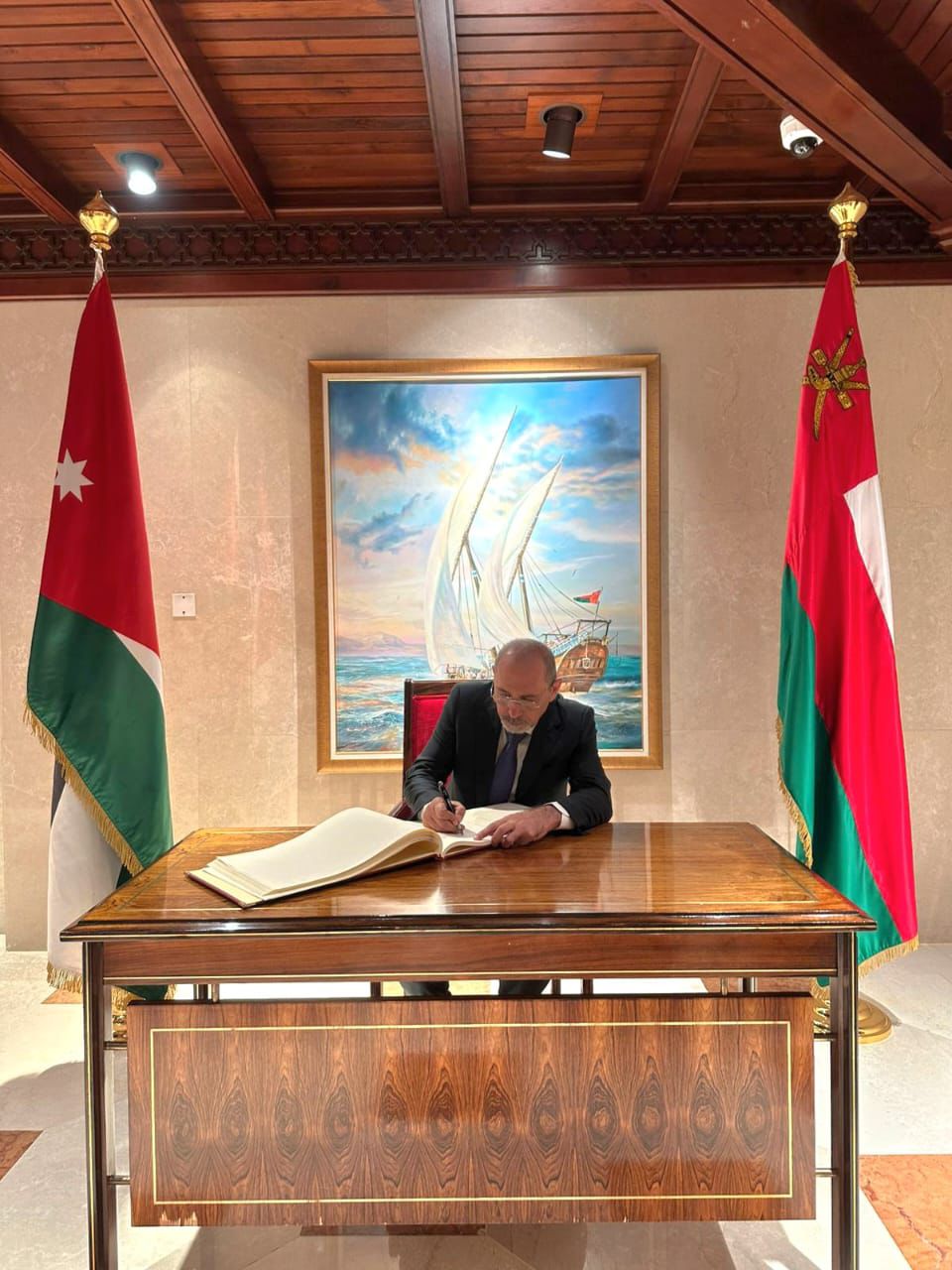 Madar Al-Saa Images 0.9266729946560128