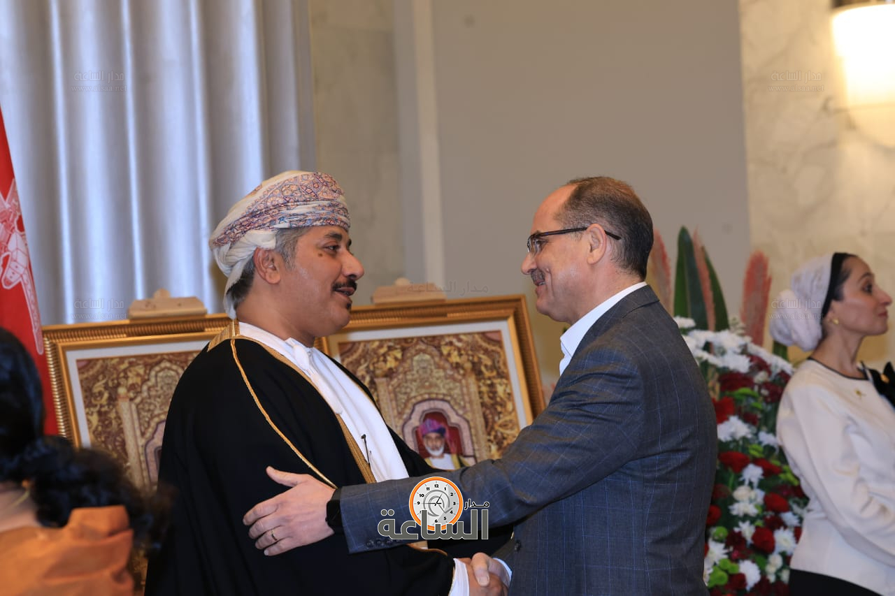 Madar Al-Saa Images 0.041106653980312435