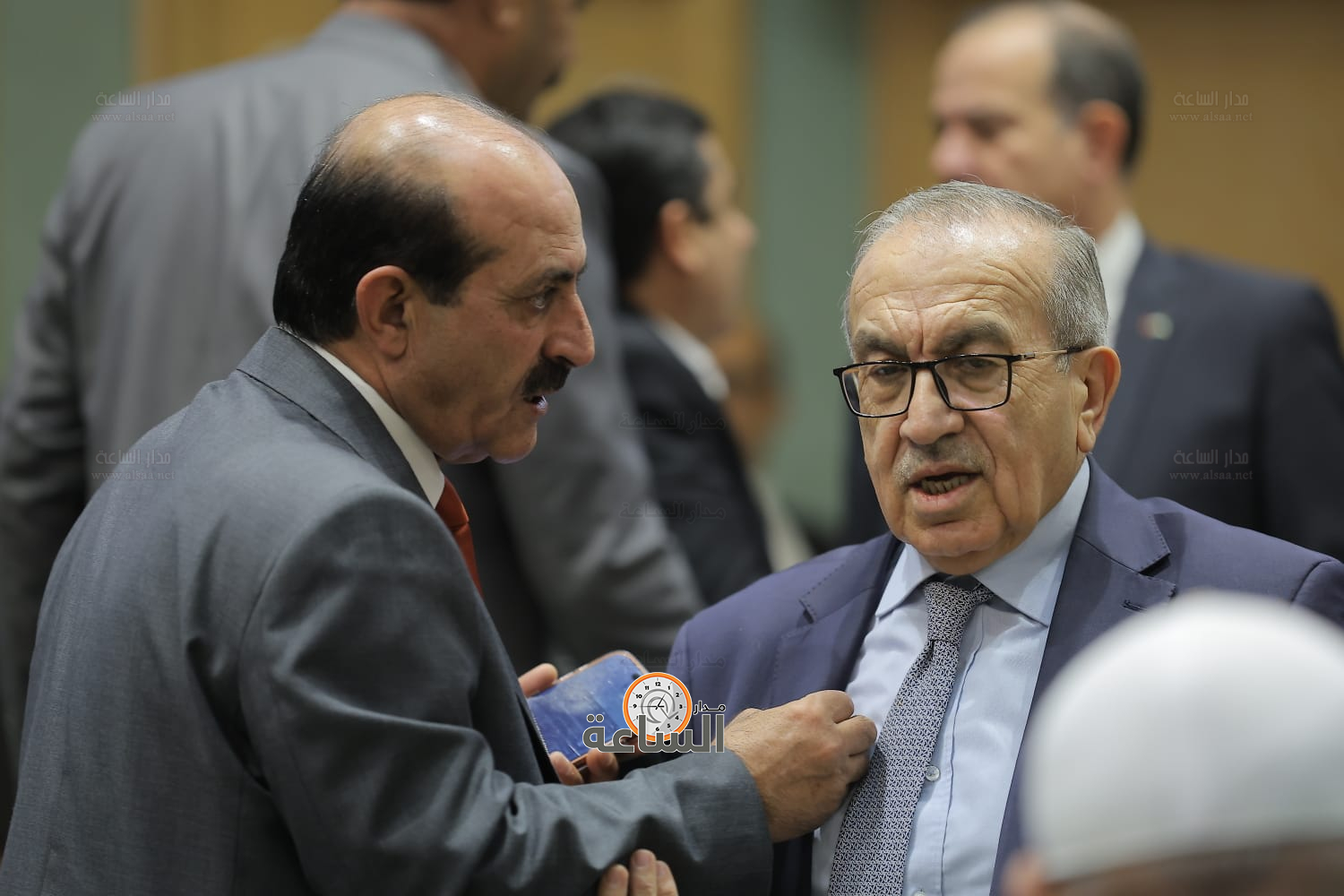 Madar Al-Saa Images 0.449883737836523