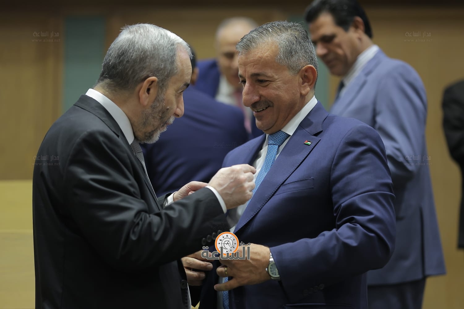 Madar Al-Saa Images 0.9514443751298218