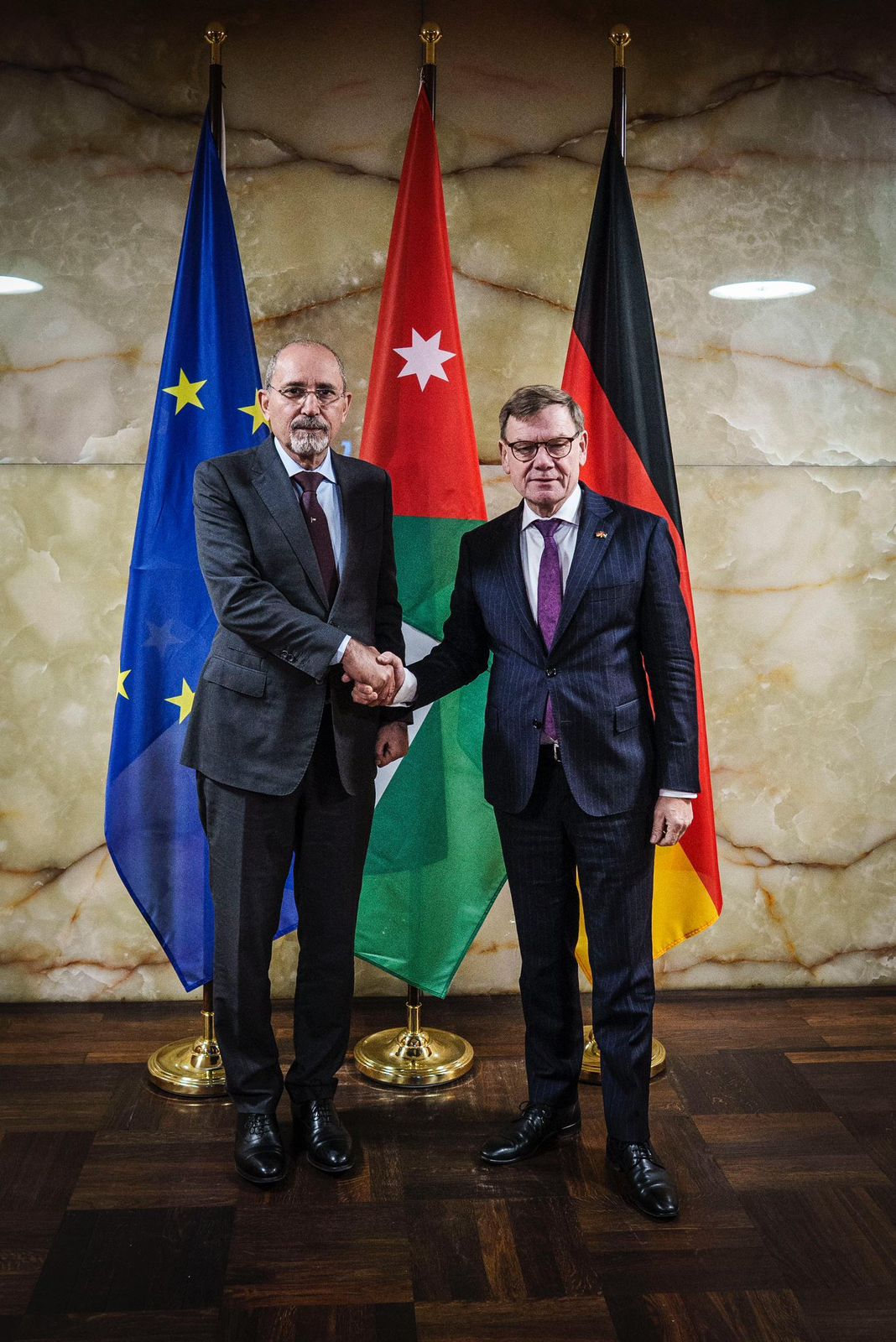 Madar Al-Saa Images 0.7854565668126877