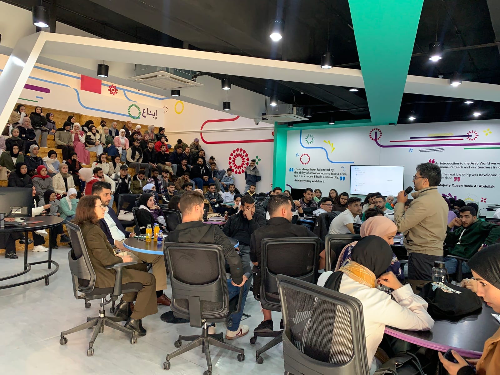 Madar Al-Saa Images 0.6594200483490795