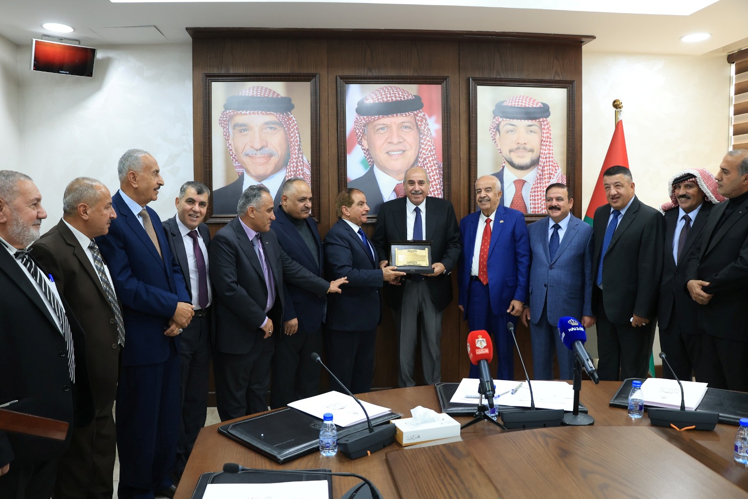 Madar Al-Saa Images 0.1868139127126638