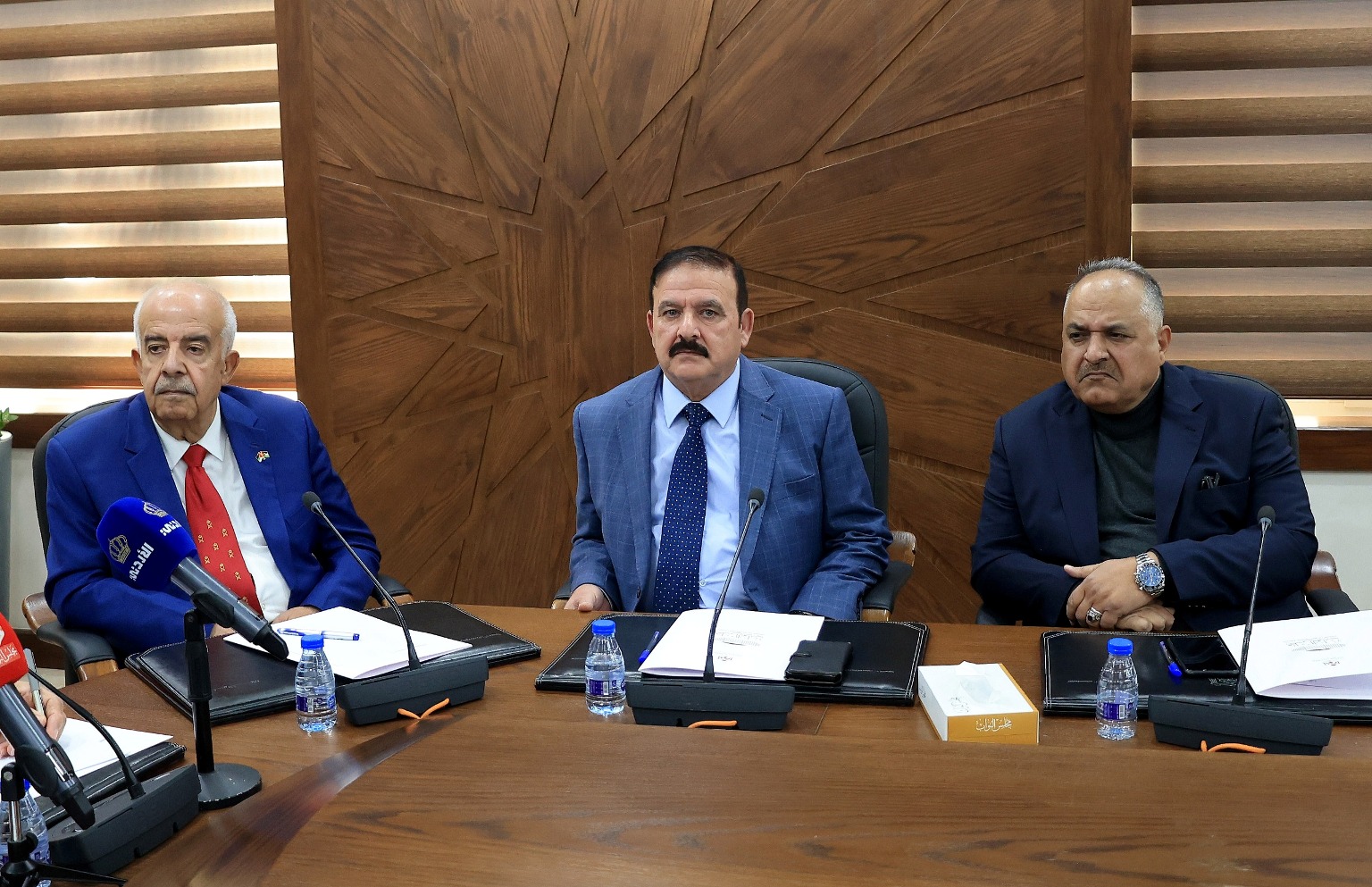 Madar Al-Saa Images 0.6971699797759261