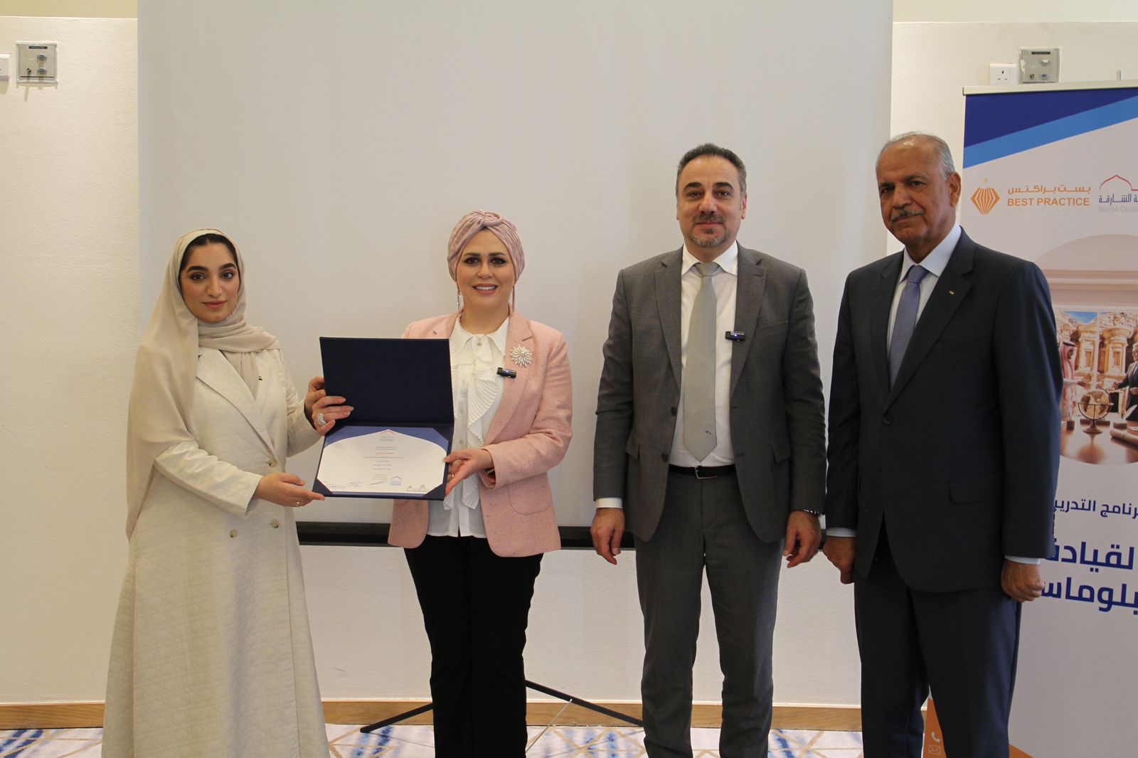 Madar Al-Saa Images 0.8330388439005828