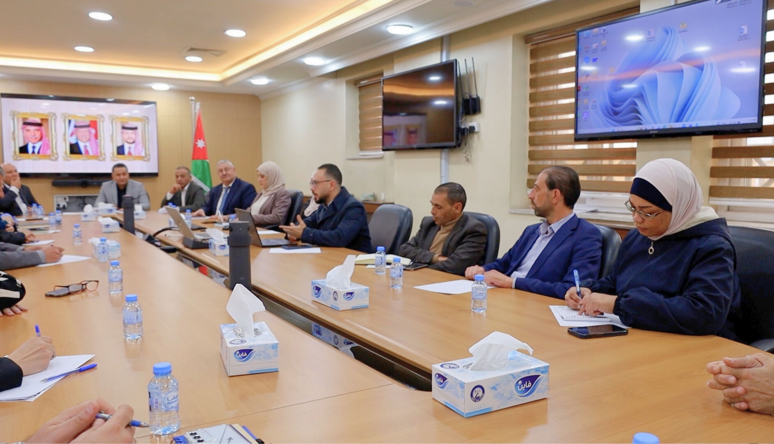 Madar Al-Saa Images 0.030596126016043668