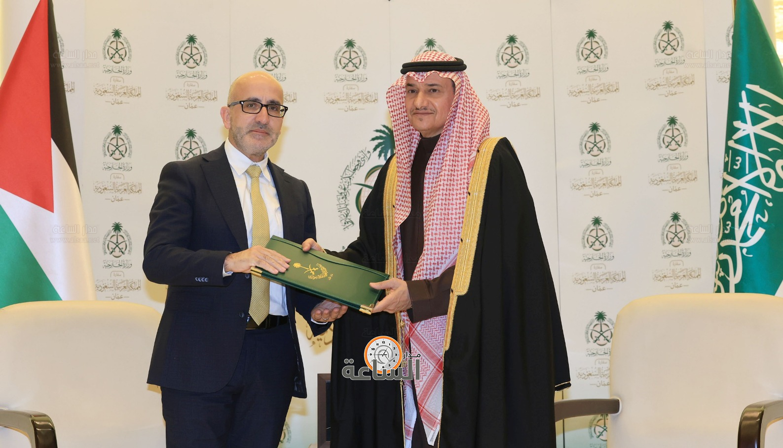 Madar Al-Saa Images 0.5865832038601371