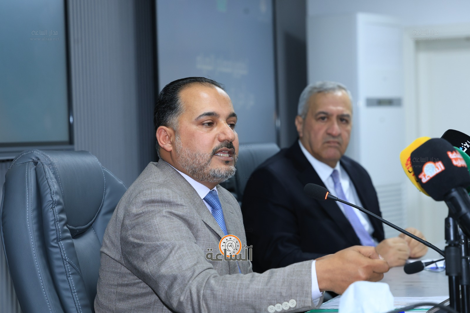 Madar Al-Saa Images 0.49975763211593227