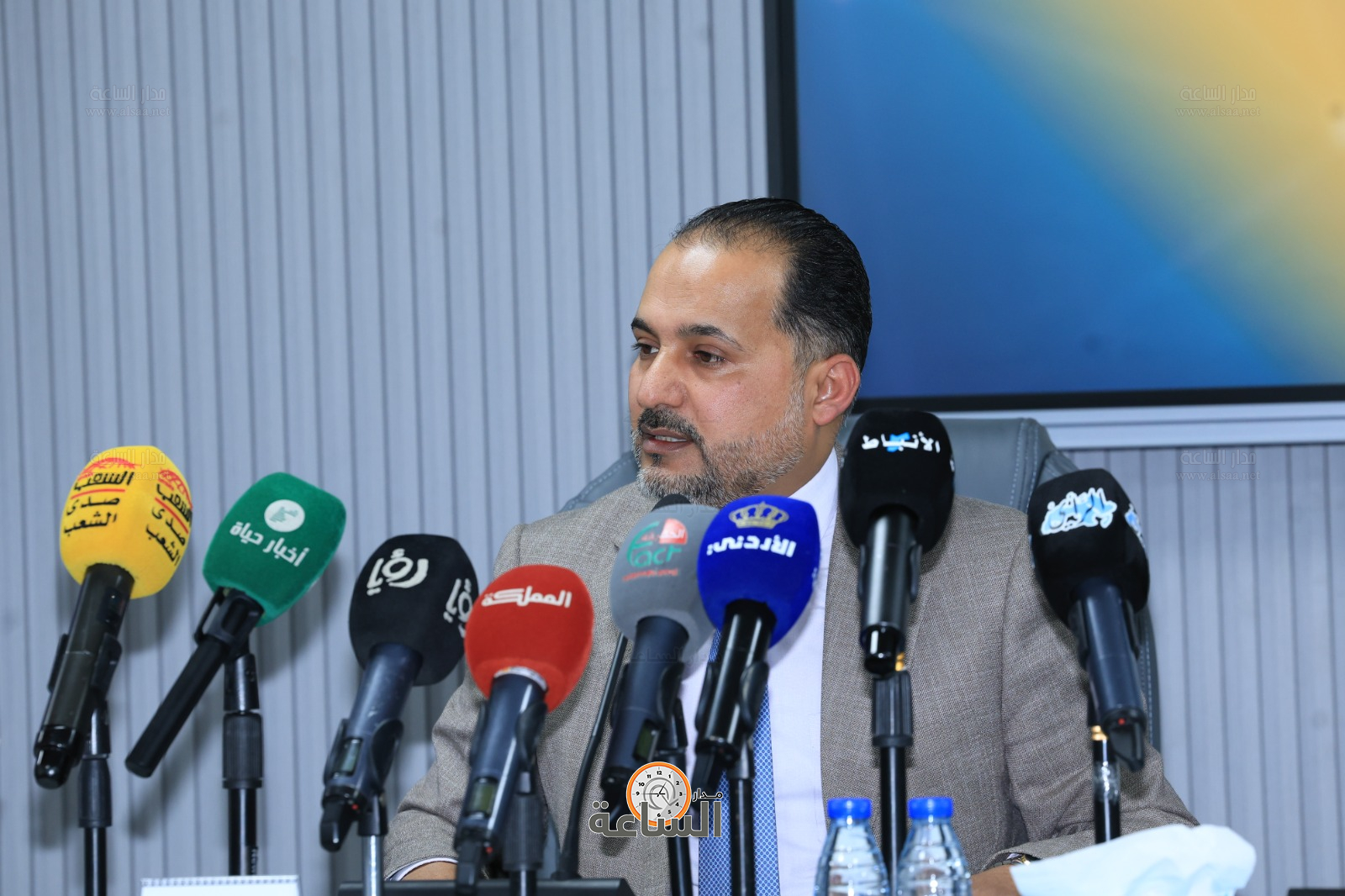 Madar Al-Saa Images 0.5459522198716