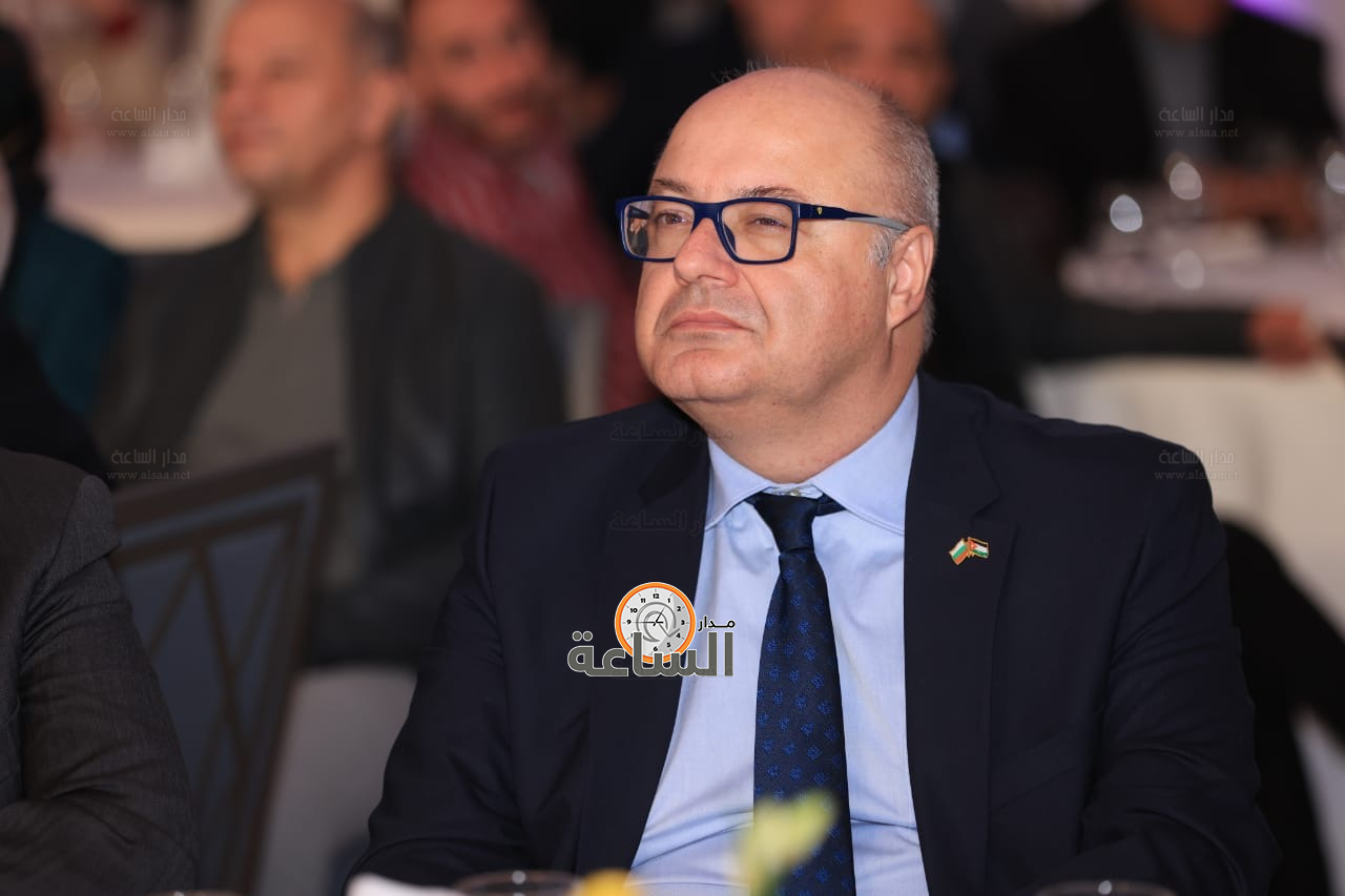 Madar Al-Saa Images 0.958110069387314