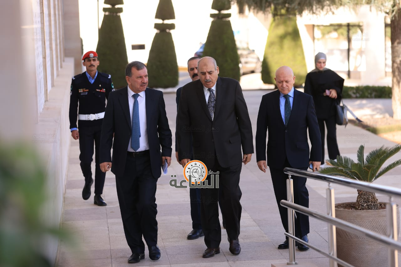 Madar Al-Saa Images 0.385829734140395