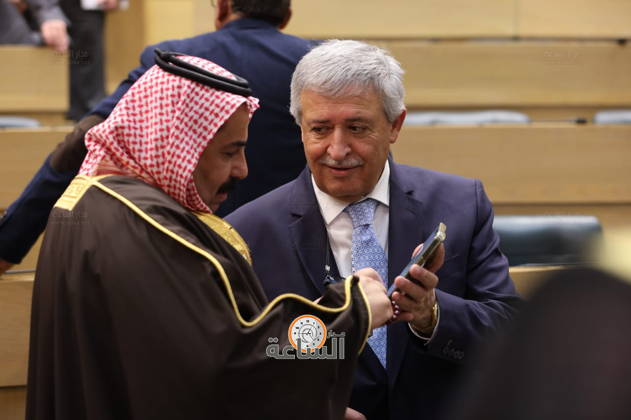 Madar Al-Saa Images 0.3730107041302637