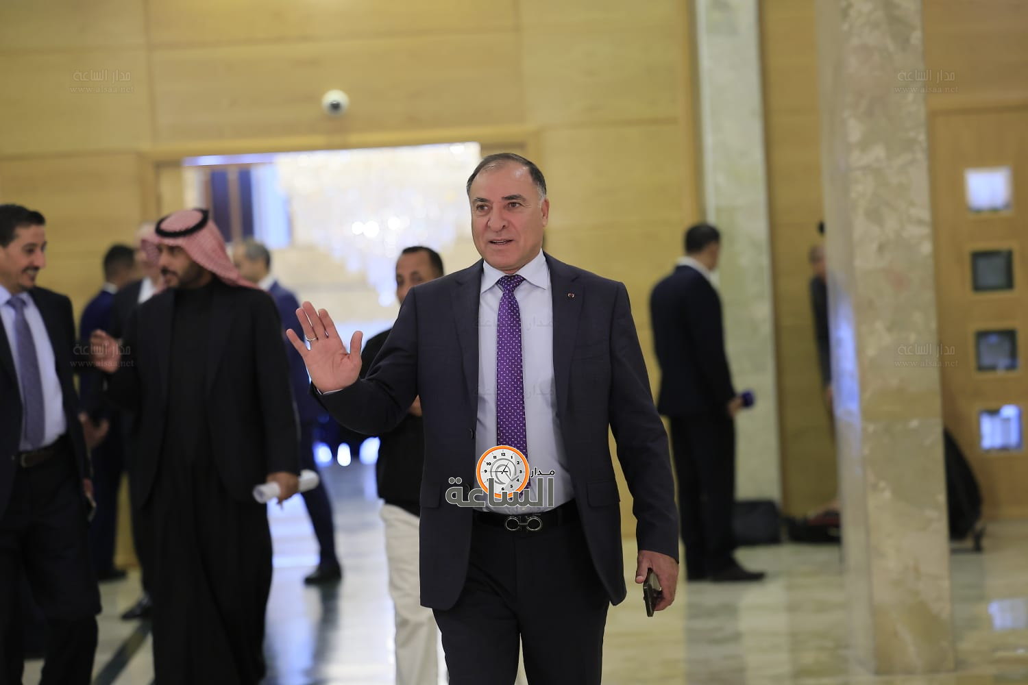 Madar Al-Saa Images 0.4281485764806492