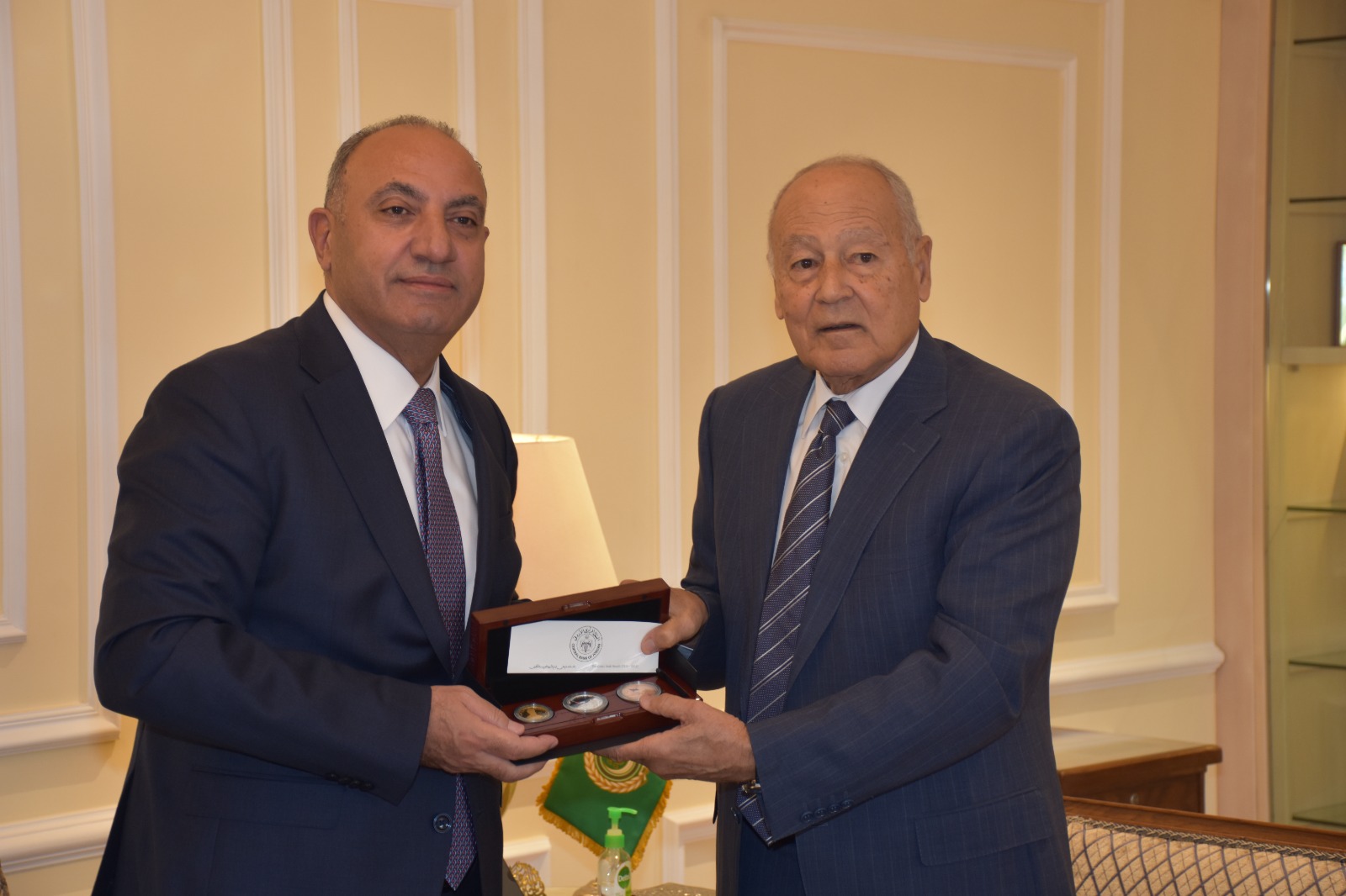 Madar Al-Saa Images 0.7199538425058157