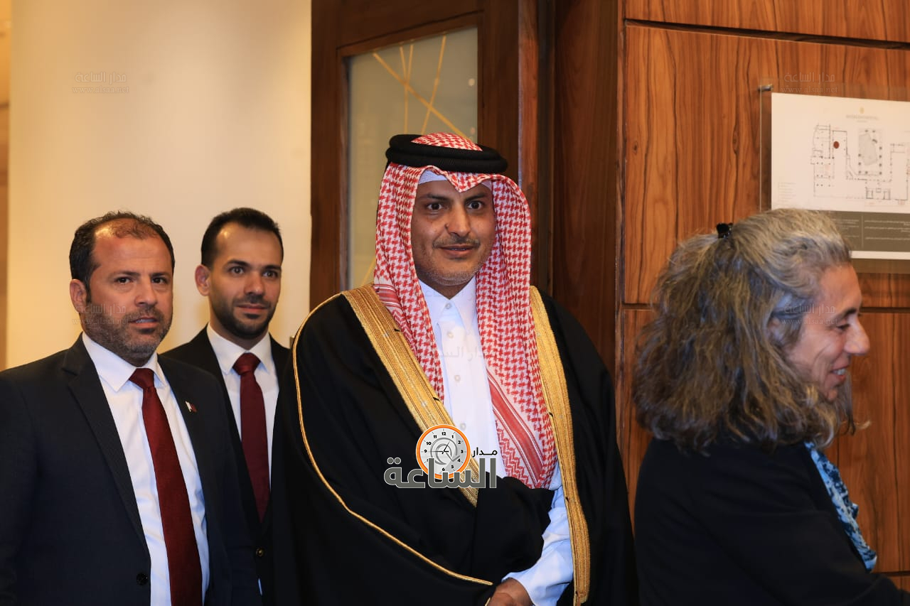 Madar Al-Saa Images 0.7501873747986328