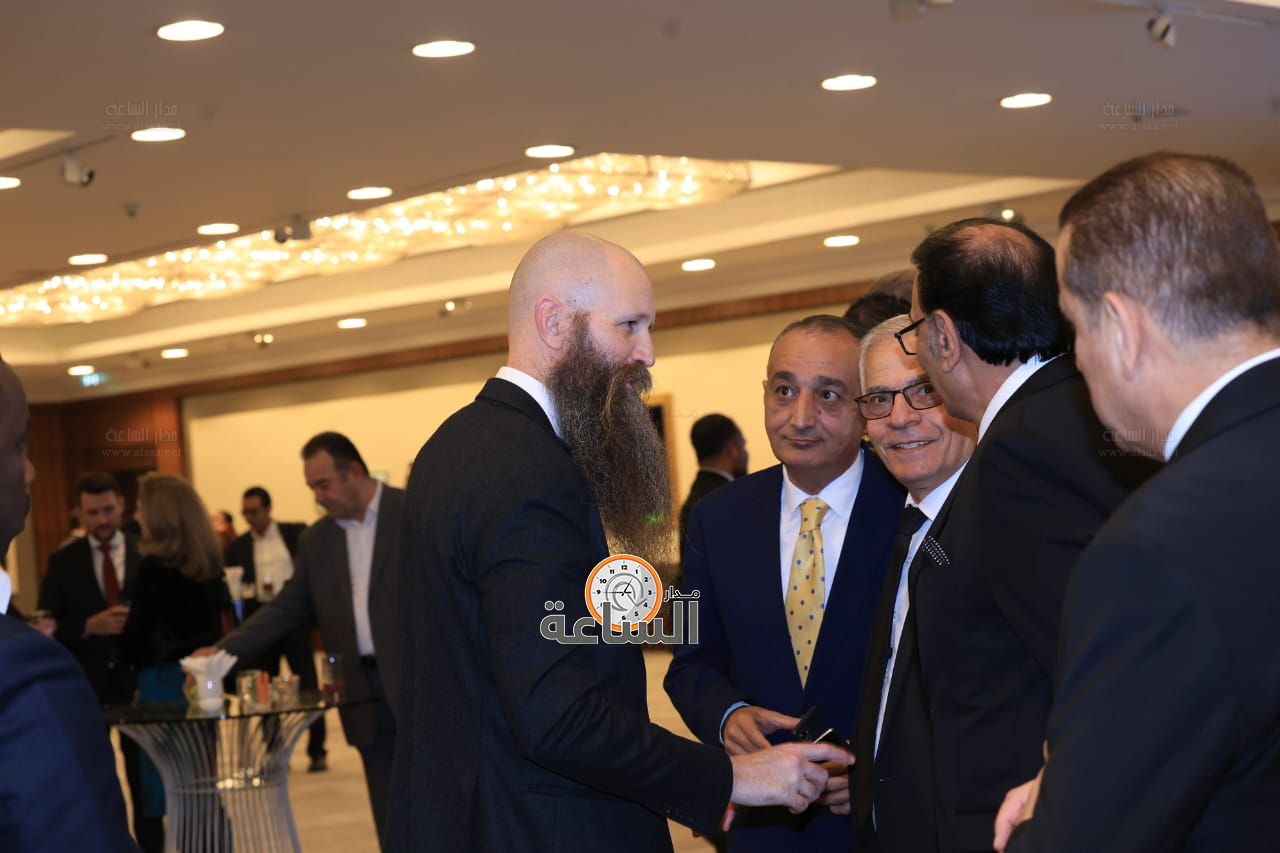 Madar Al-Saa Images 0.3209348965922537