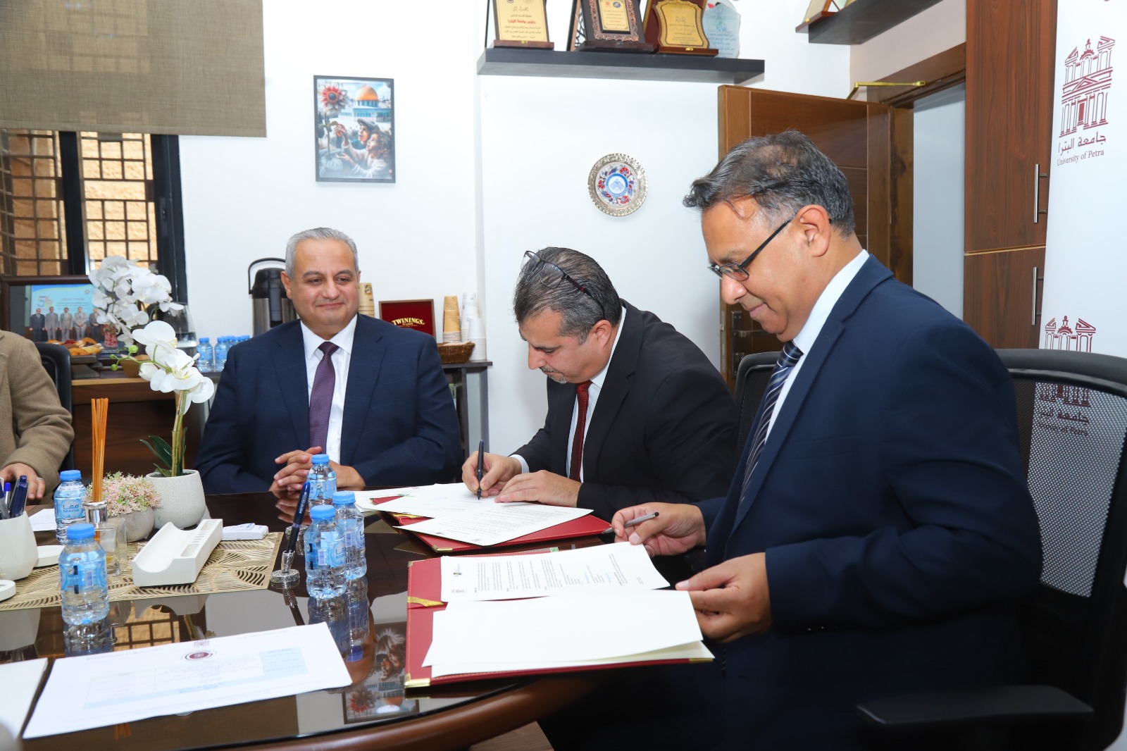 Madar Al-Saa Images 0.6628941727232772