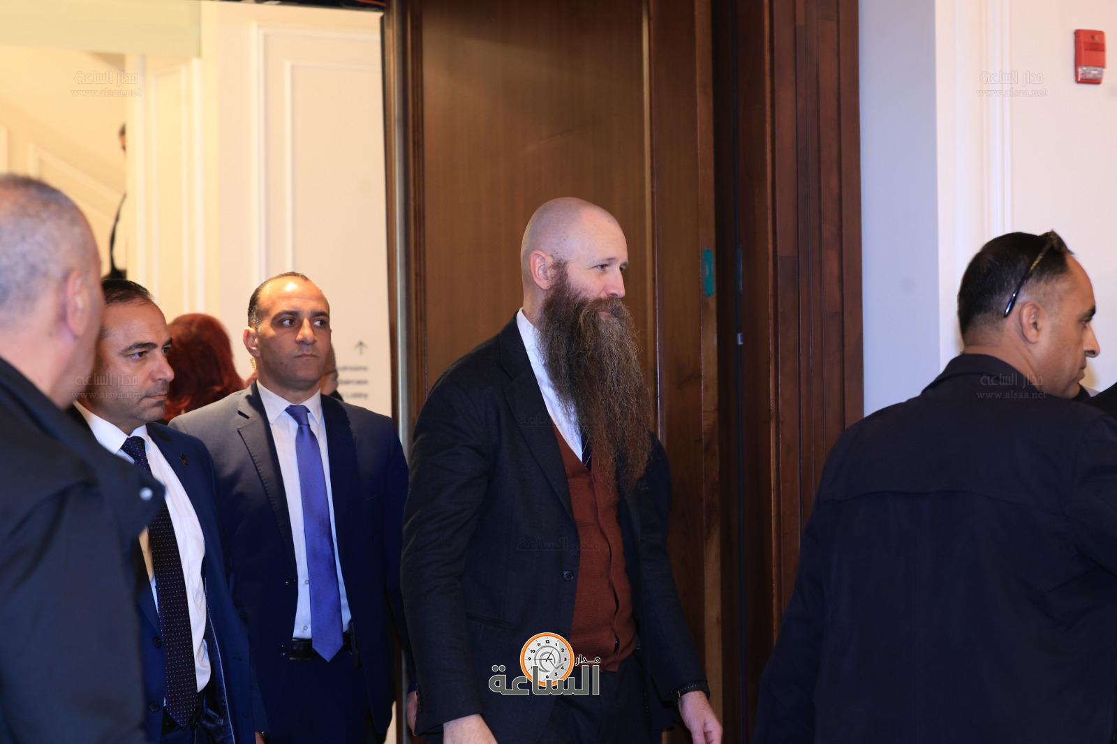 Madar Al-Saa Images 0.5351504225832712