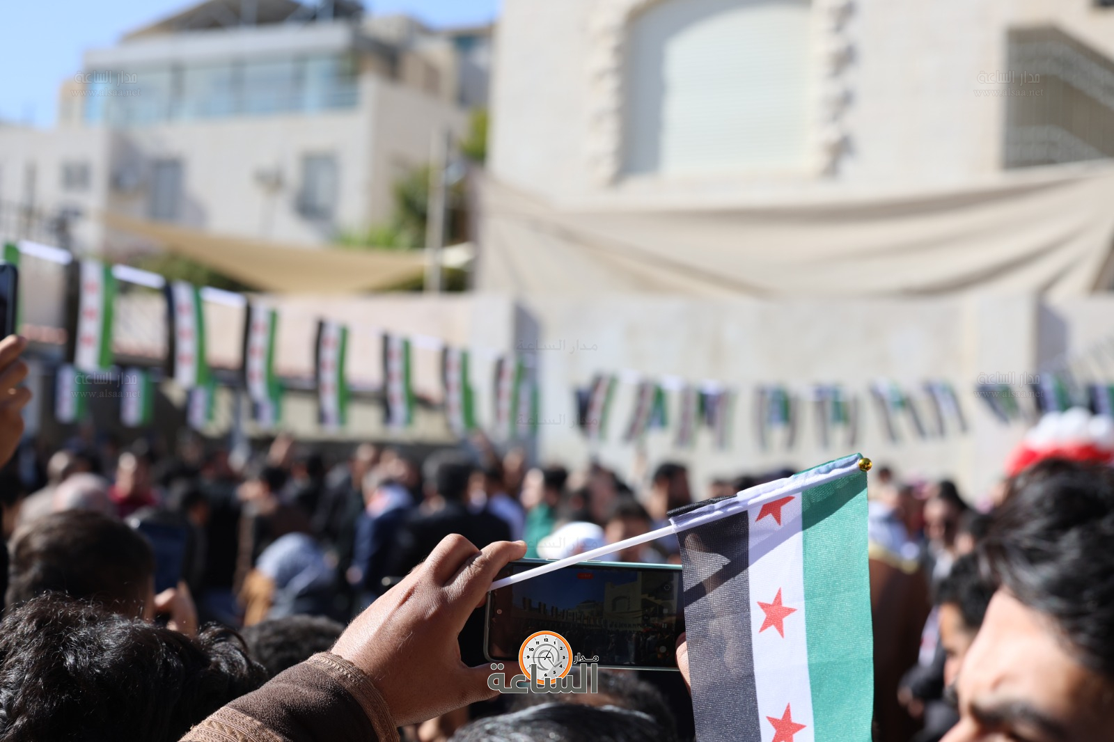 Madar Al-Saa Images 0.38450084837776644