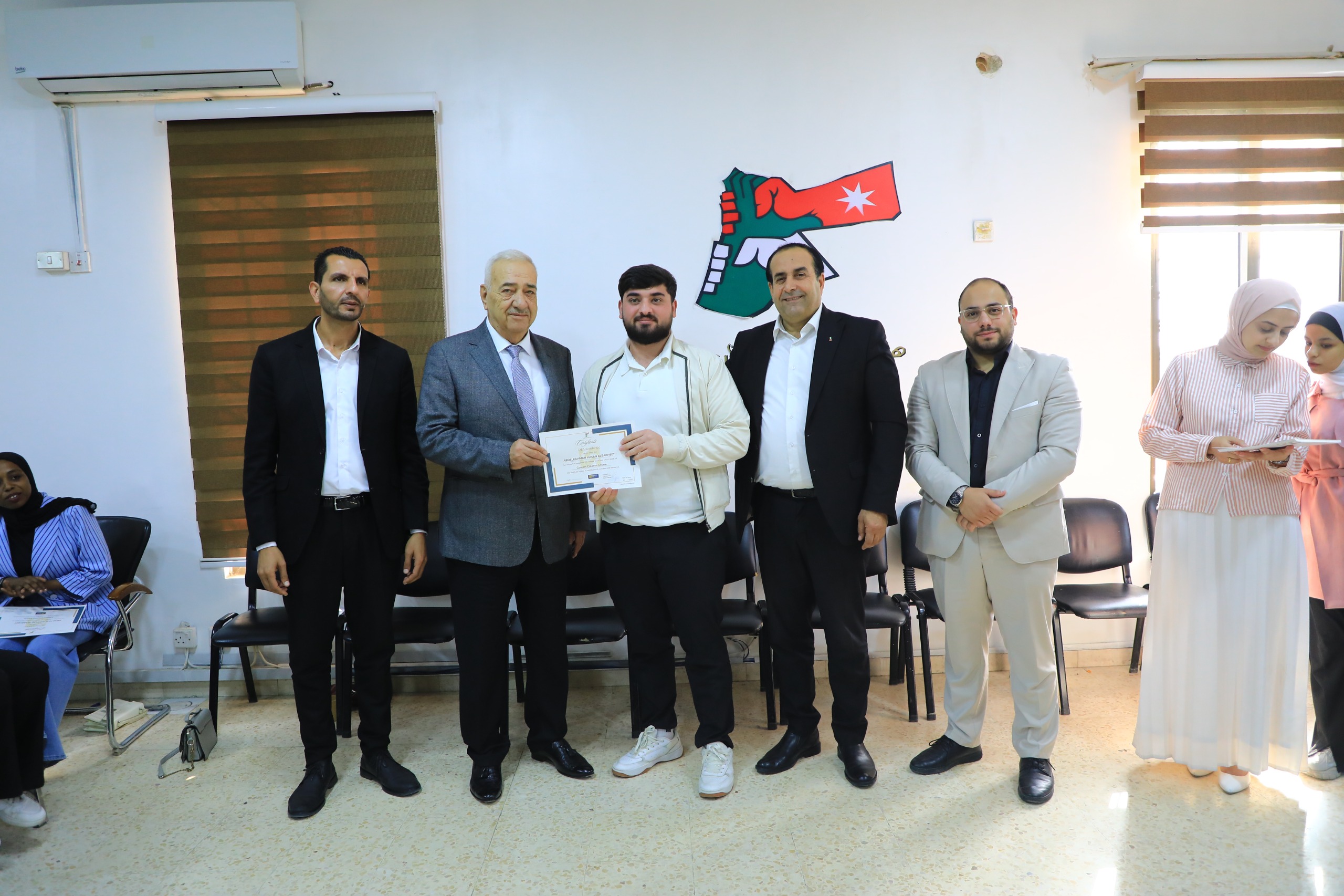 Madar Al-Saa Images 0.809894958773513