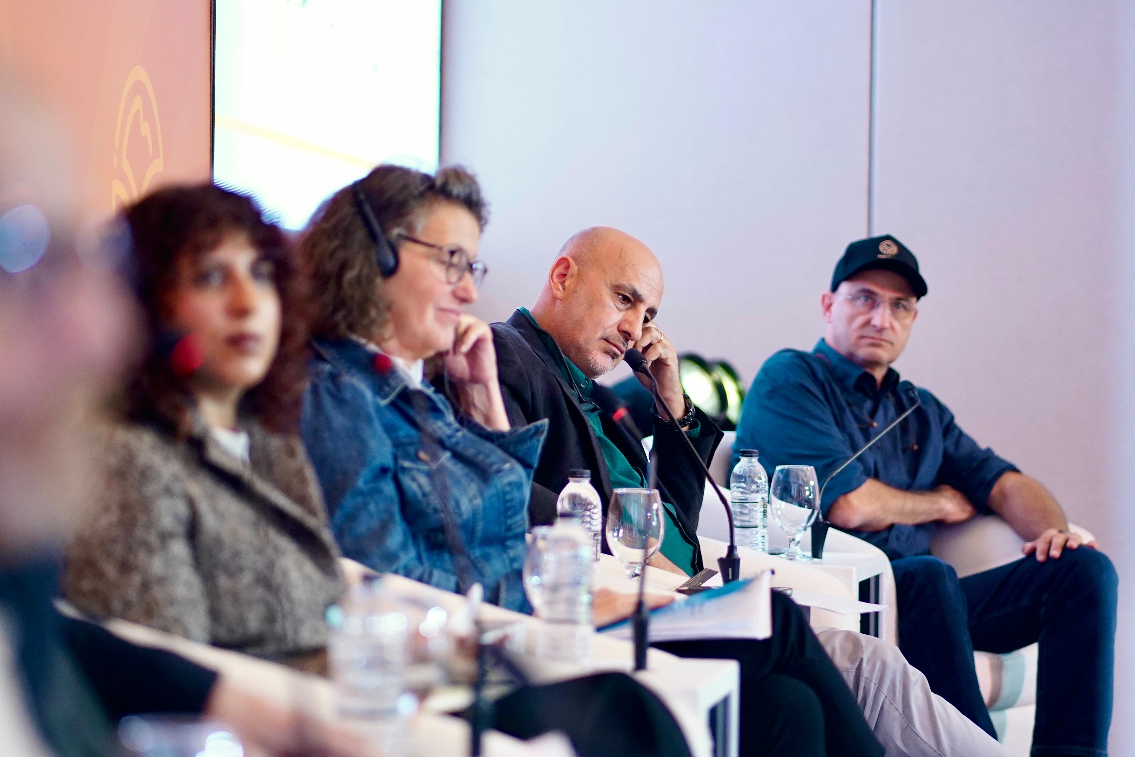 Madar Al-Saa Images 0.99147170275804