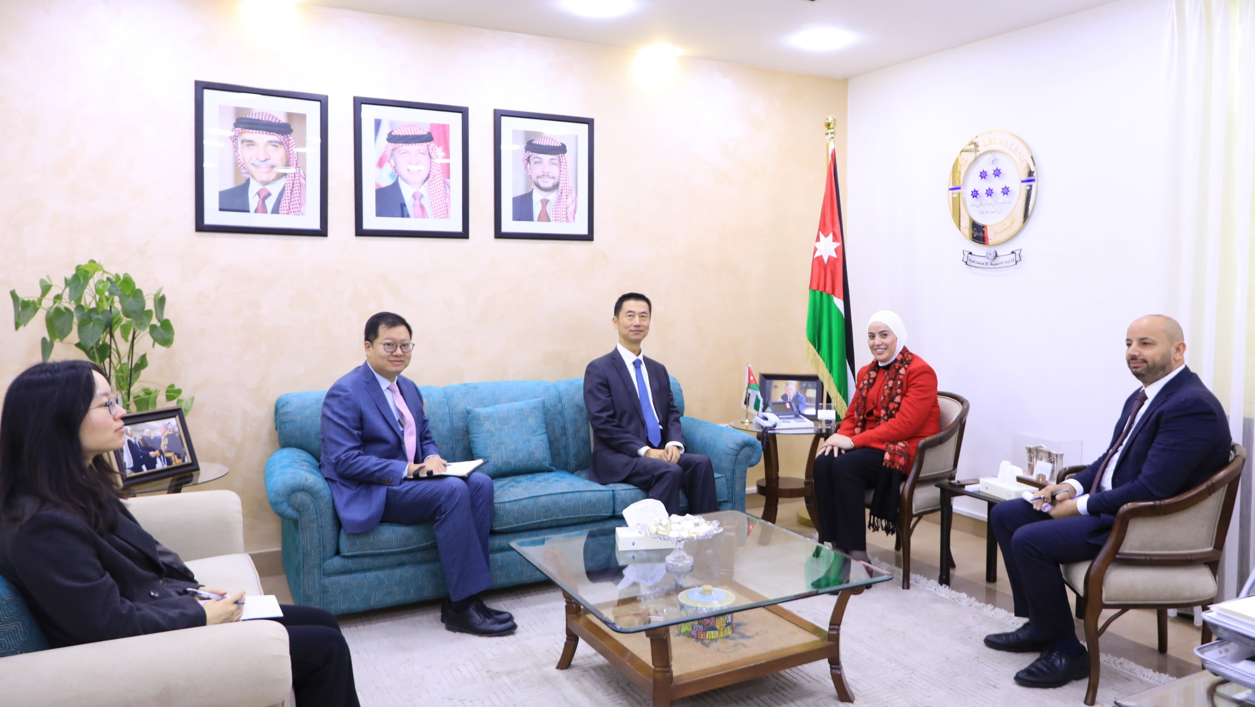 Madar Al-Saa Images 0.5772845556289395