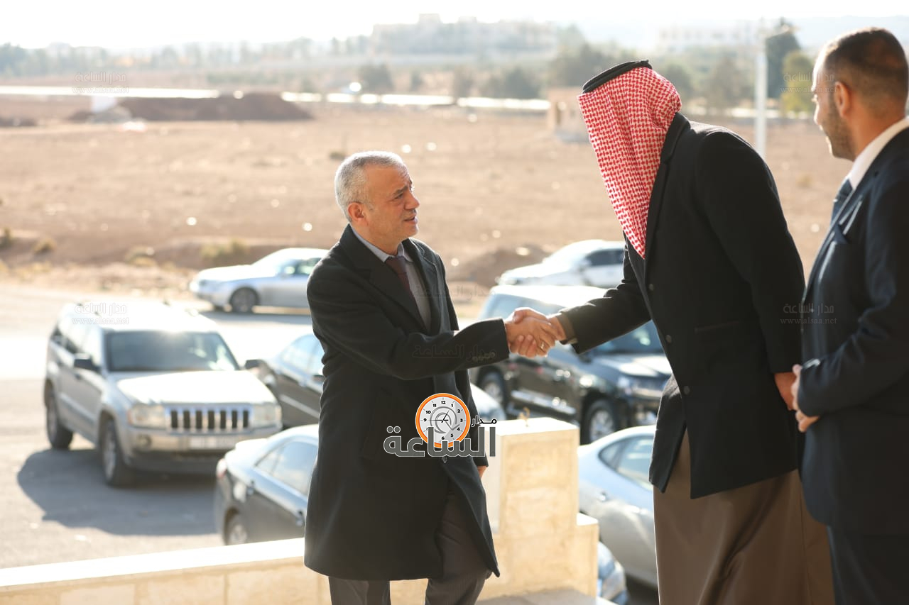 Madar Al-Saa Images 0.32774395438409265