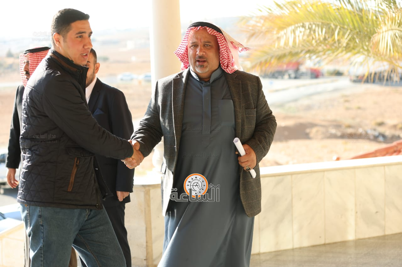 Madar Al-Saa Images 0.4122592123412169