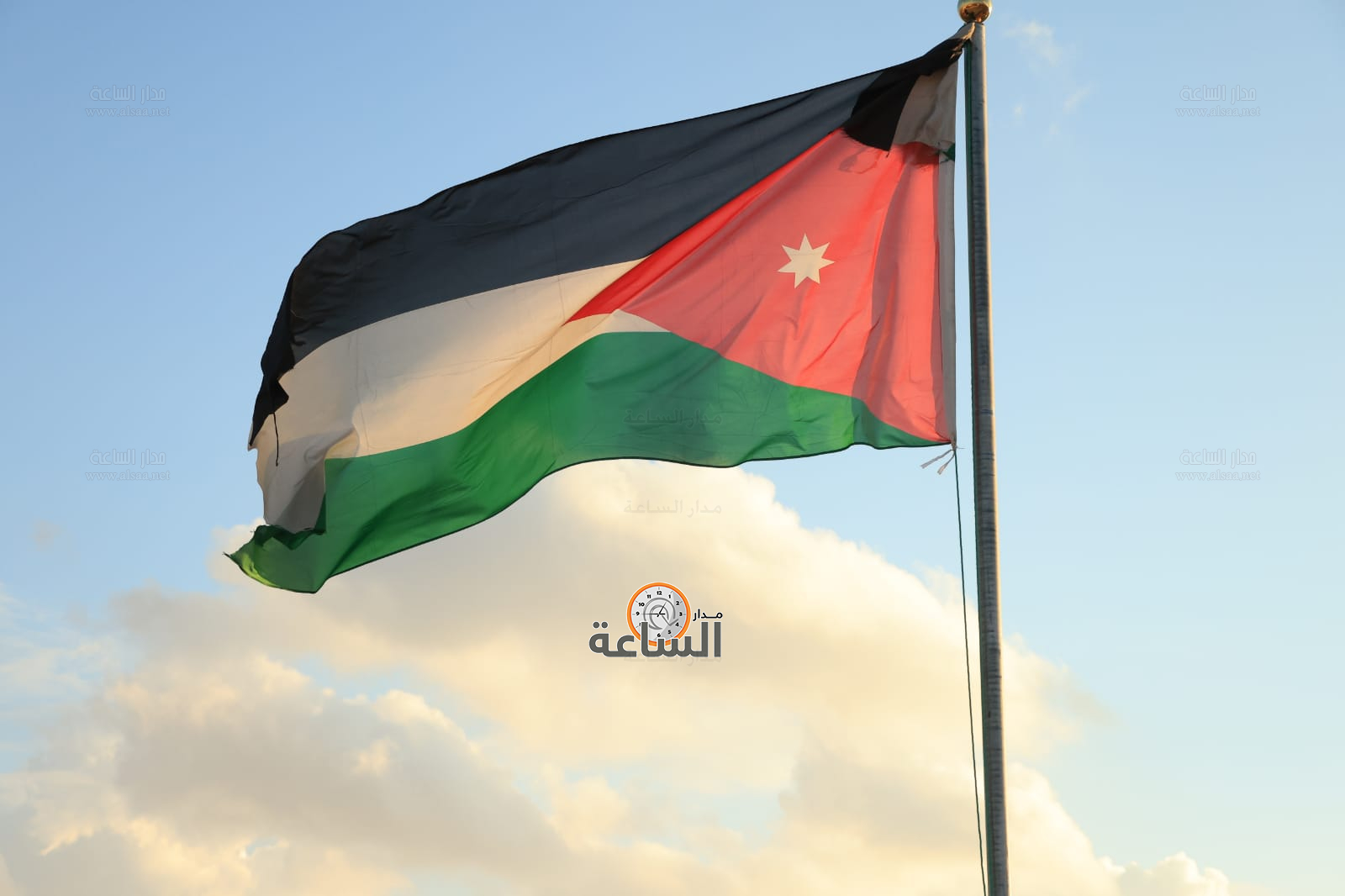 Madar Al-Saa Images 0.19017456960981372