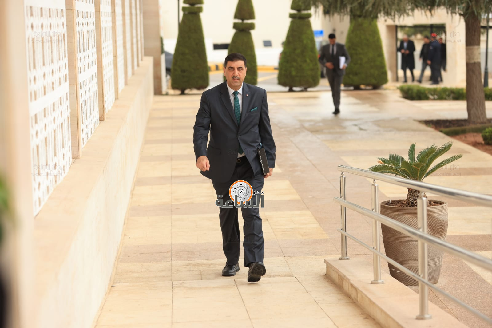 Madar Al-Saa Images 0.8987942216504567