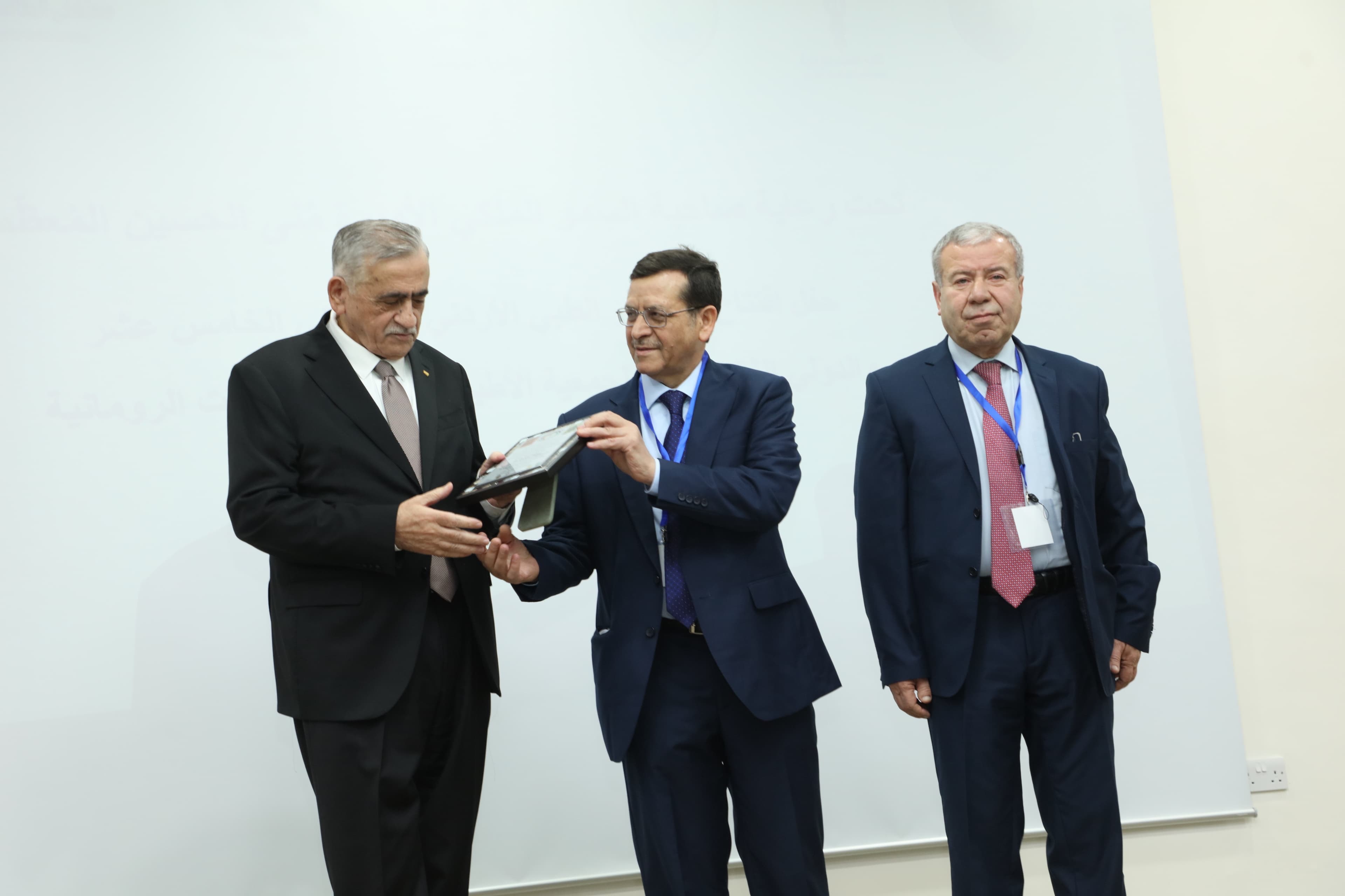 Madar Al-Saa Images 0.513977064411452