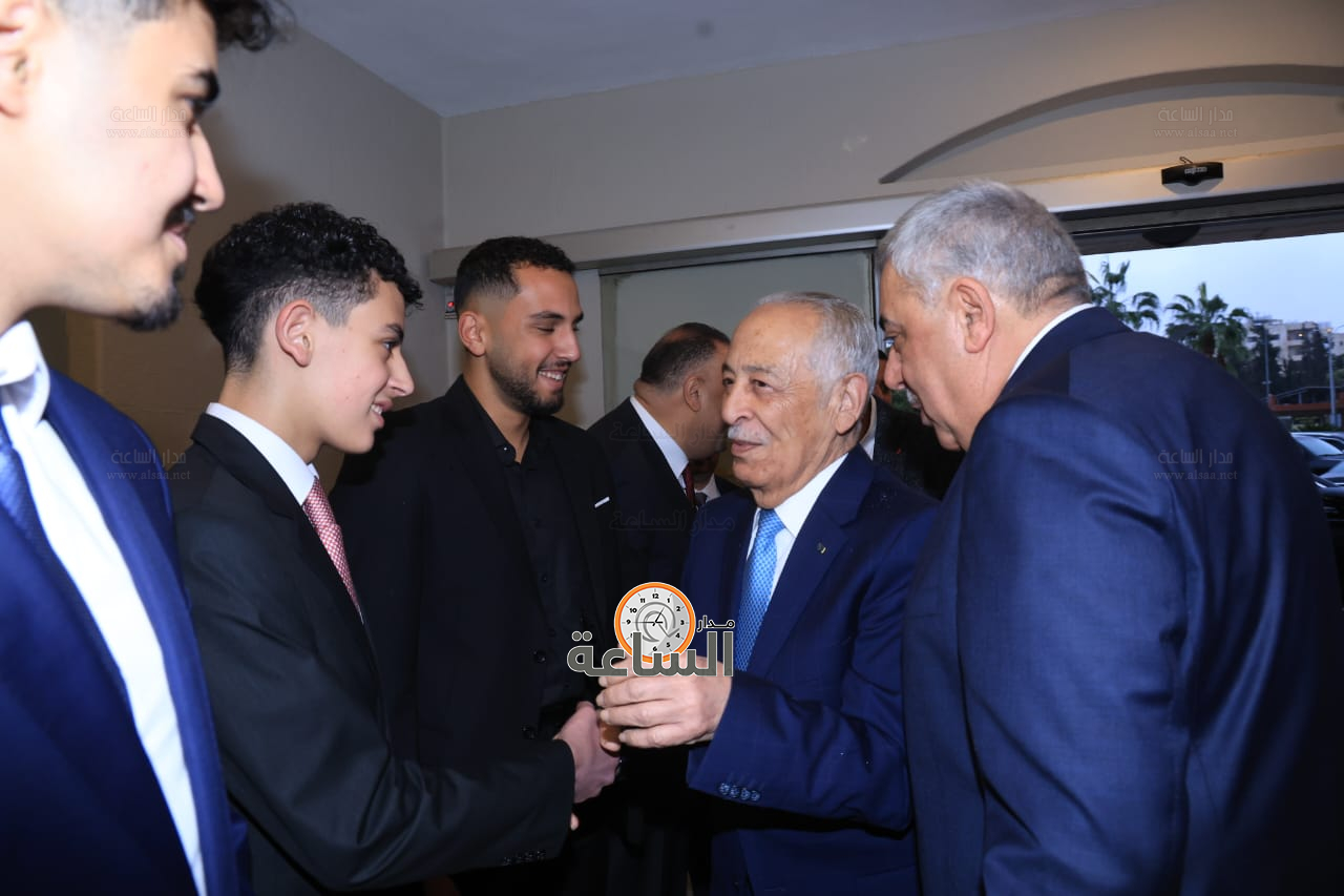 Madar Al-Saa Images 0.4325704295894758