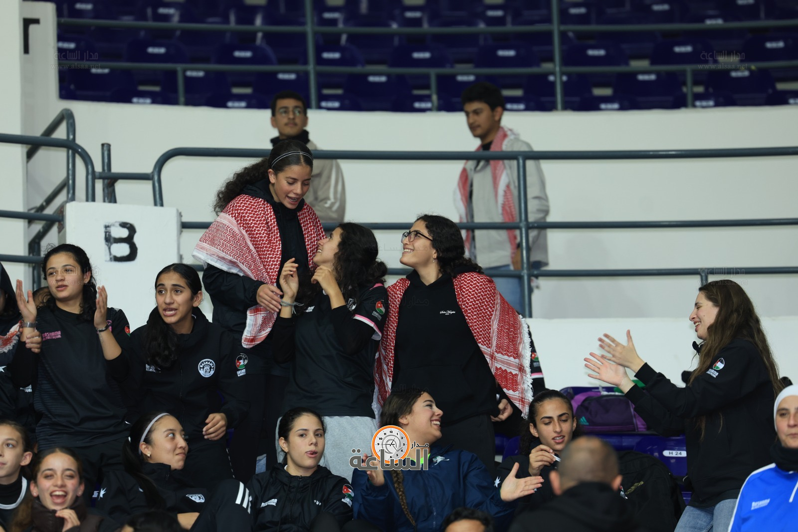 Madar Al-Saa Images 0.9581788268308229