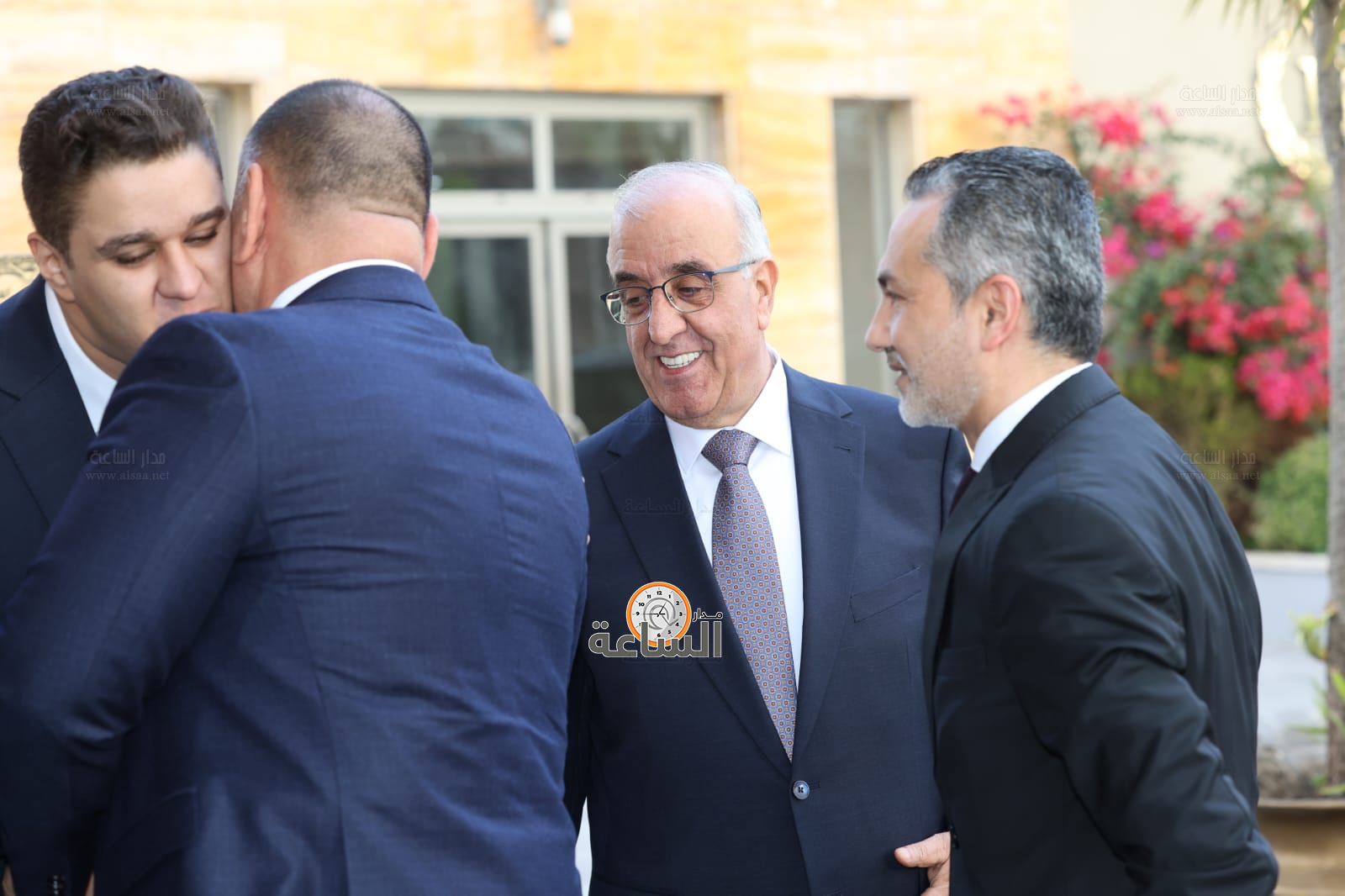 Madar Al-Saa Images 0.5119083648636195